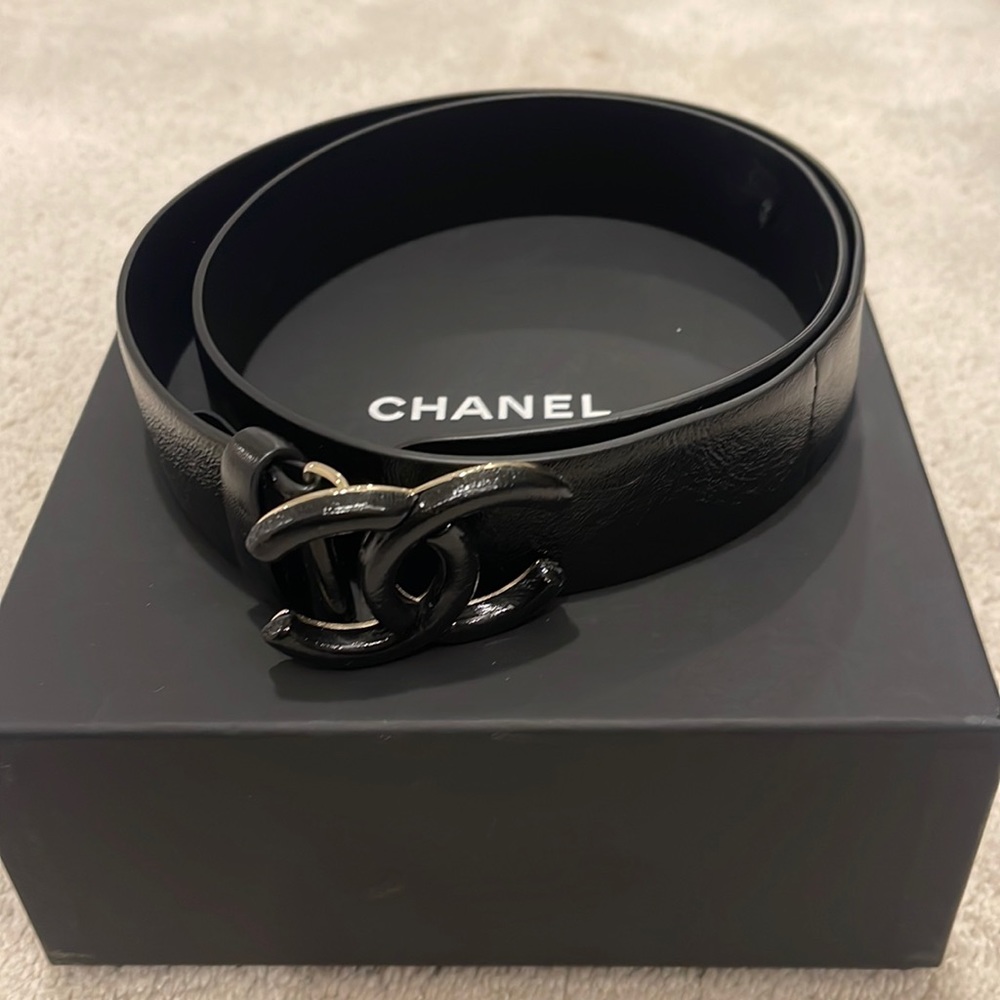 Chanel leather belt with black buckle